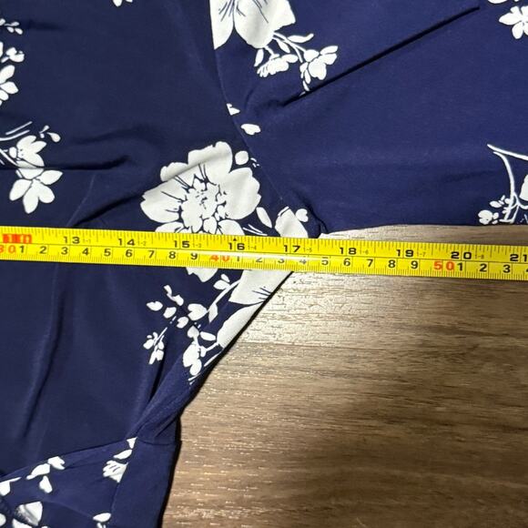 VINCE CAMUTO Dress Size 8 Floral Wrap Navy Blue Short Sleeve V-Neck Stretchy Tie - Picture 8 of 8